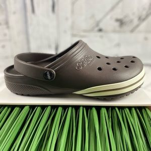 Jibbitz By Crocs Unisex Brown Solid Round Toe Slip on Clogs Sandals Size 9